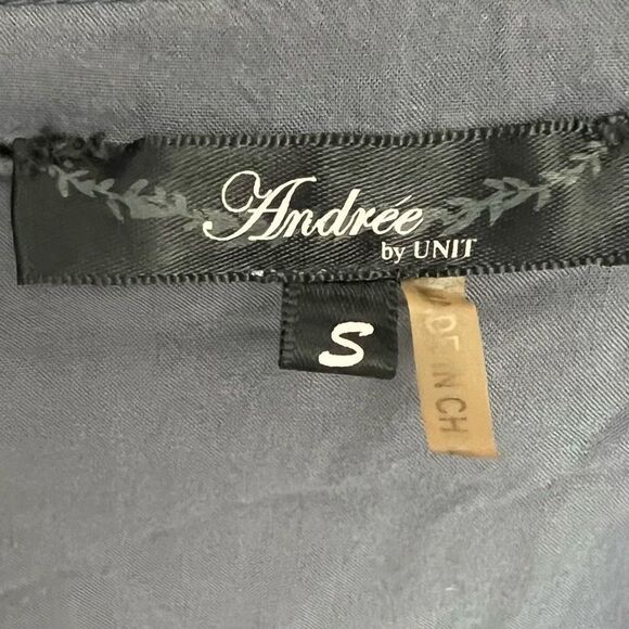 Andreé by Unit Boho Floral Embroidered Peasant Blouse in Blue/Gray - Picture 8 of 9